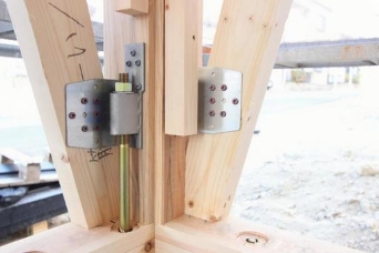 柱・梁の重要な接合部は耐震金物